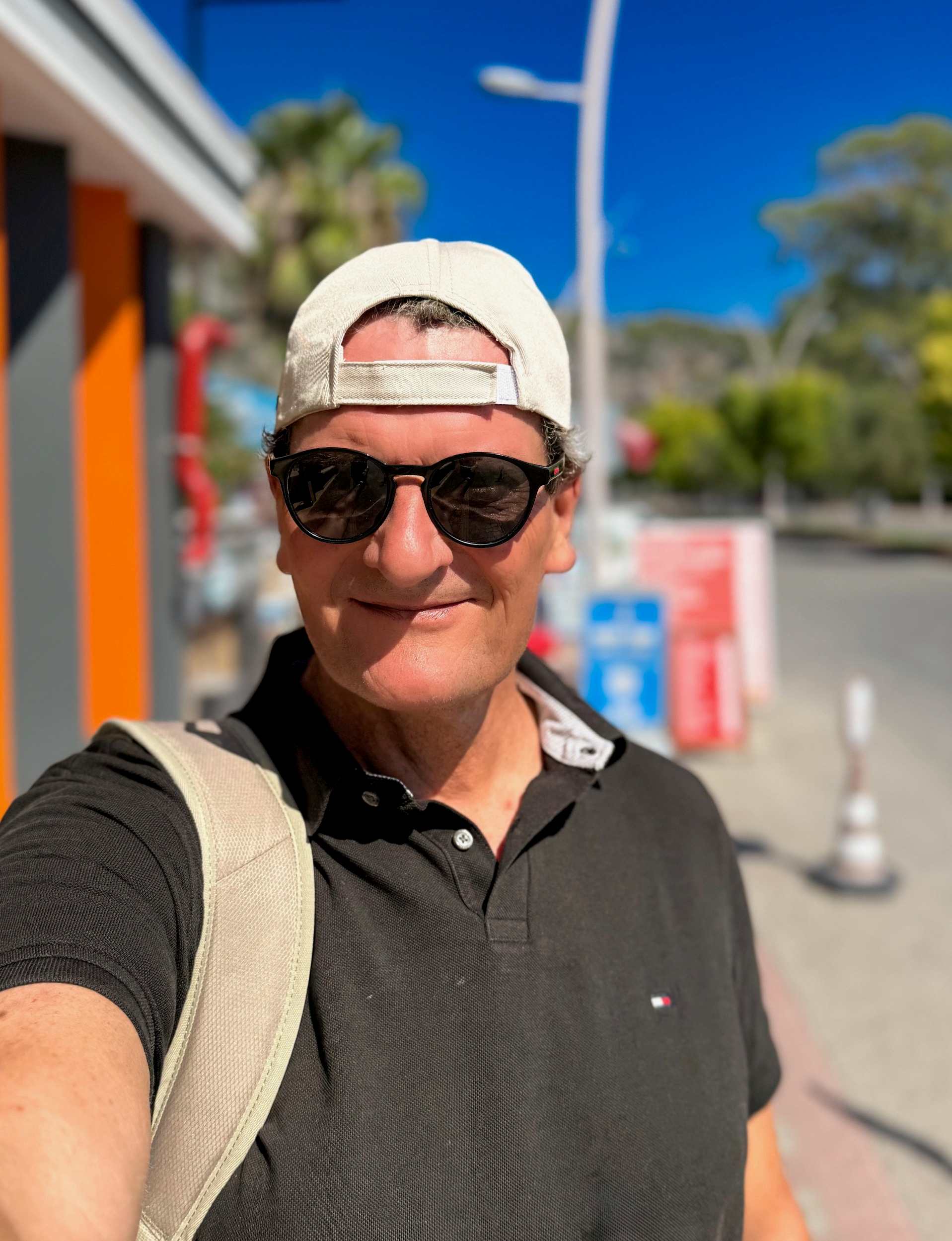 Torsten Fink – Selfie mit Cap und Sonnenbrille unterwegs in der Sonne
