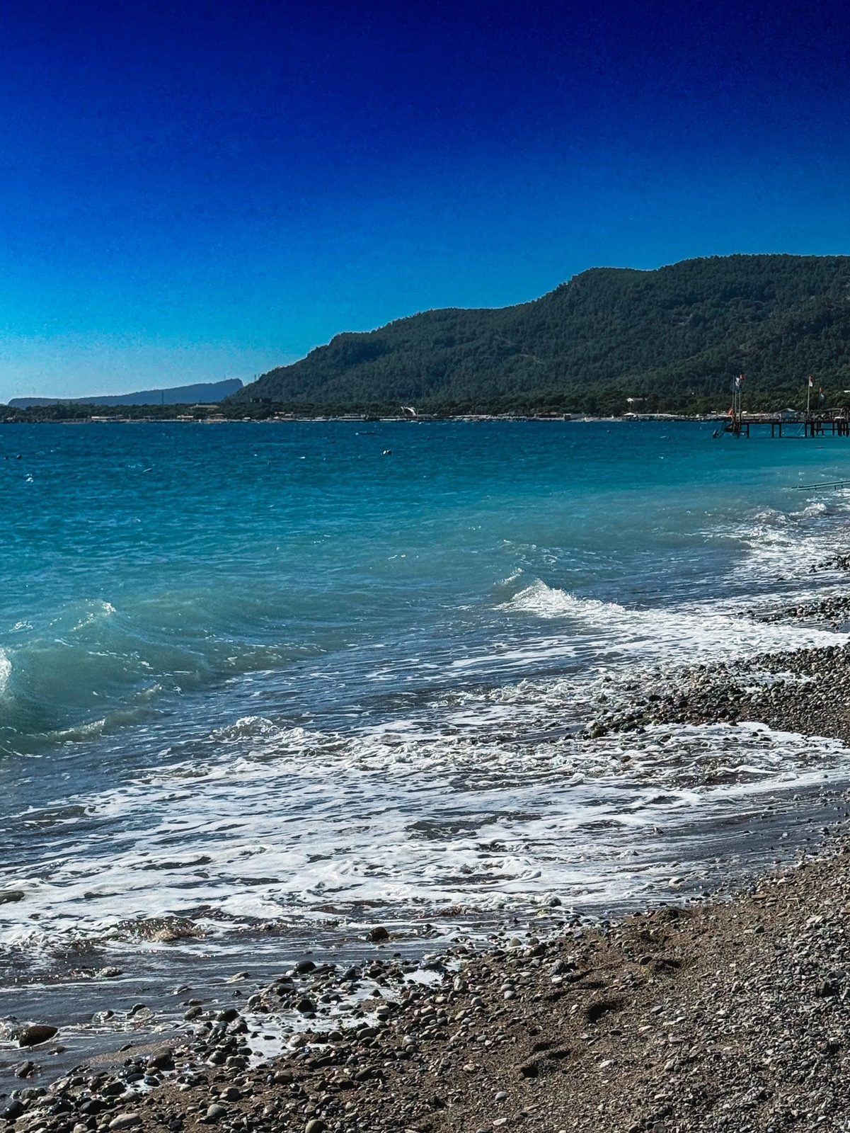 Türkisfarbenes Meer an der Küste von Beldibi