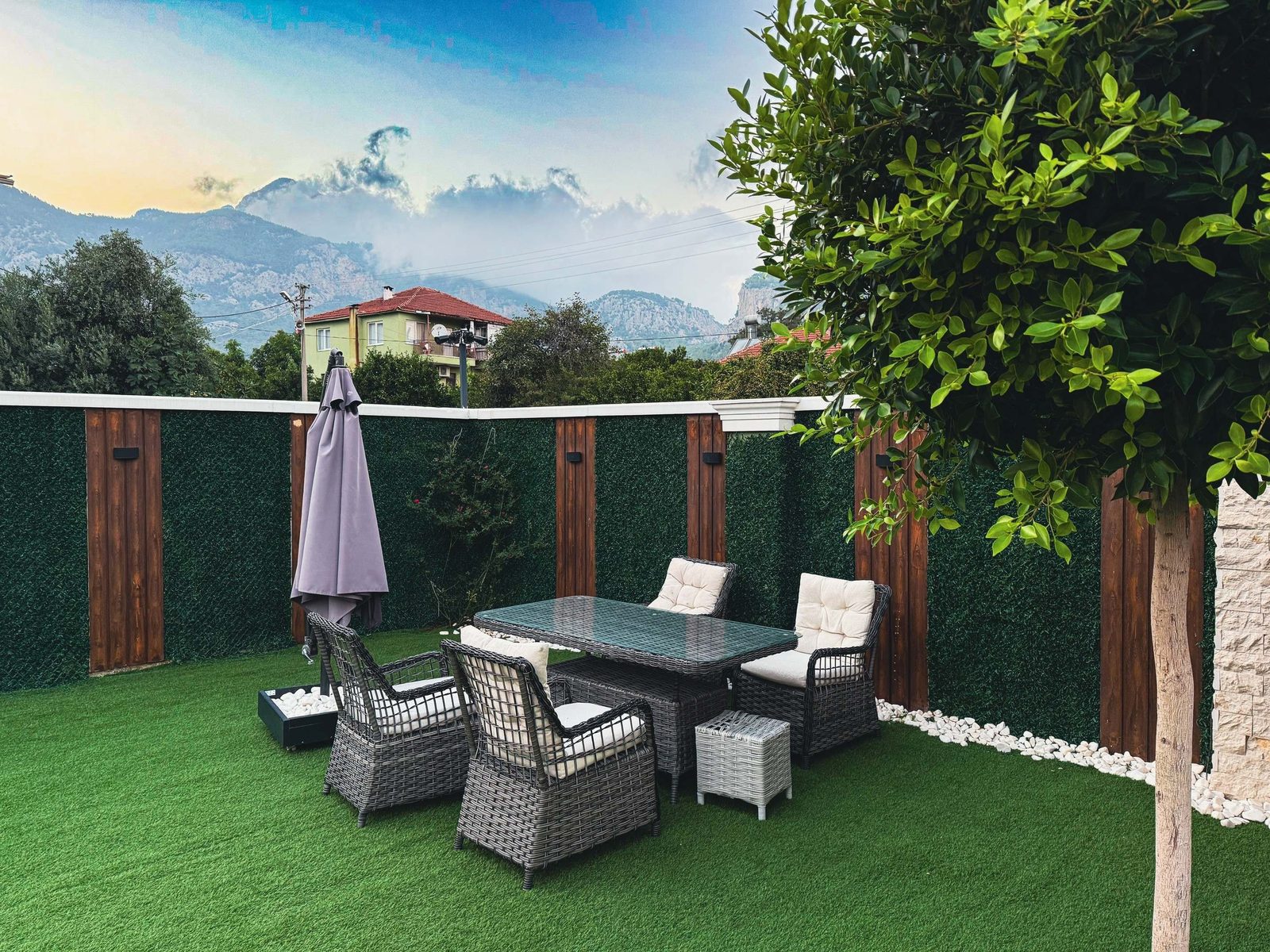 Abendstimmung auf der Hotelterrasse