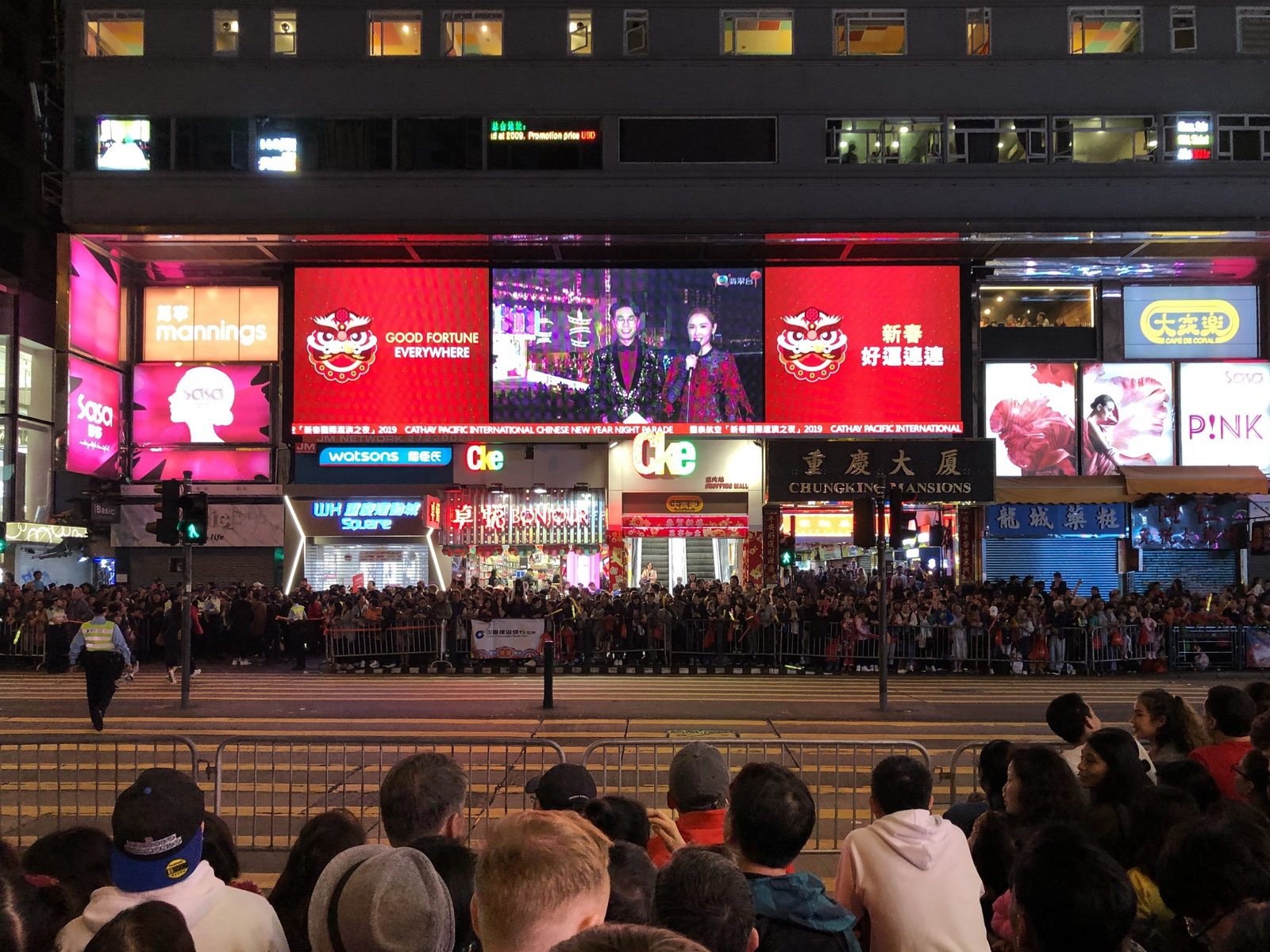 Chinese New Year Night Parade 2019 vor den Chungking Mansions an der Nathan Road